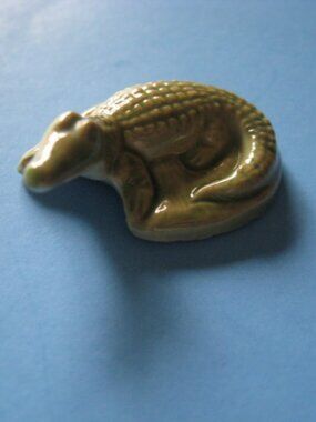 Alligator Wade Red Rose Tea Figure Whimsie Animal